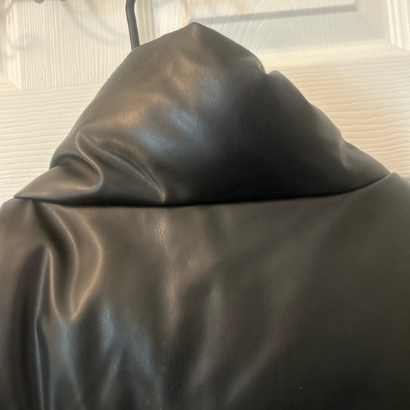 Gap Relaxed Faux Leather Vest - Picture 8 of 10